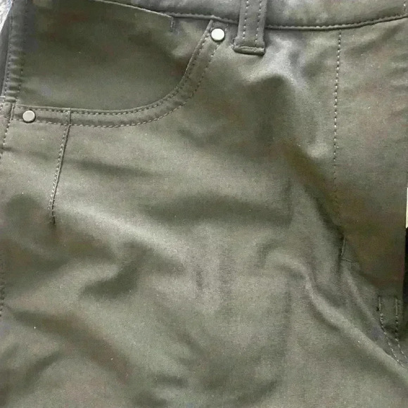 Lululemon Womens size 4 Black pants with zipper button closure - Picture 5 of 5